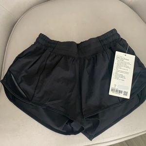 Lululemon Hotty Hot LR short 2.5” lined